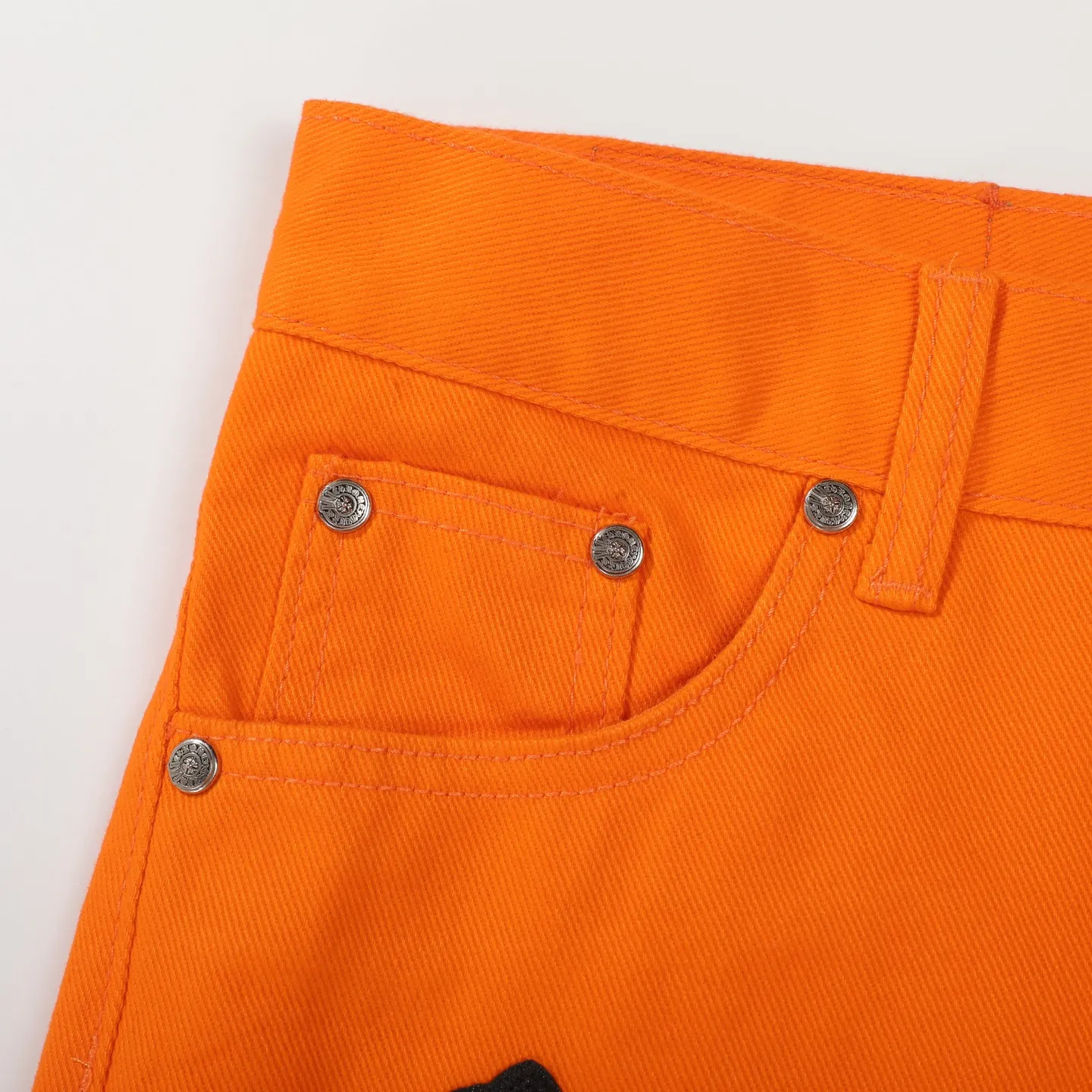 P240 Chrome hearts CH The same style as Yang and Su Extinct Virgil co-branded flare micro-flare jeans Three-dimensional version Loose and comfortable, not picky about the figure Makes you look taller and slimmer Made by a large factory Original quality control Same style for men and women Can be matched with couples Versatile recommendation A must-have jeans for all seasons Made of heavy-duty washed pure cotton denim fabric After washing, they are soft and thick and very stylish when worn Size: M-XXL Color: Orange .............